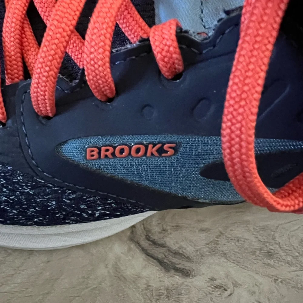 Women’s Brooks Athletic Shoes Sneakers Size 7.5 - Picture 6 of 9